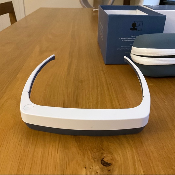 Luminette 3 Light Therapy Glasses - Picture 2 of 8